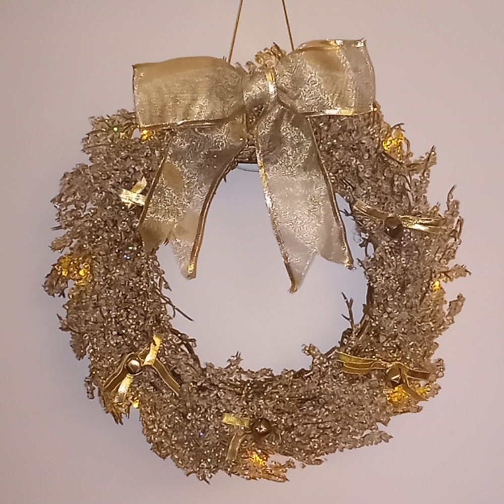 Vintage Avon Winter Ice Crystal Christmas Holiday Light Up Wreath 12" x 15”